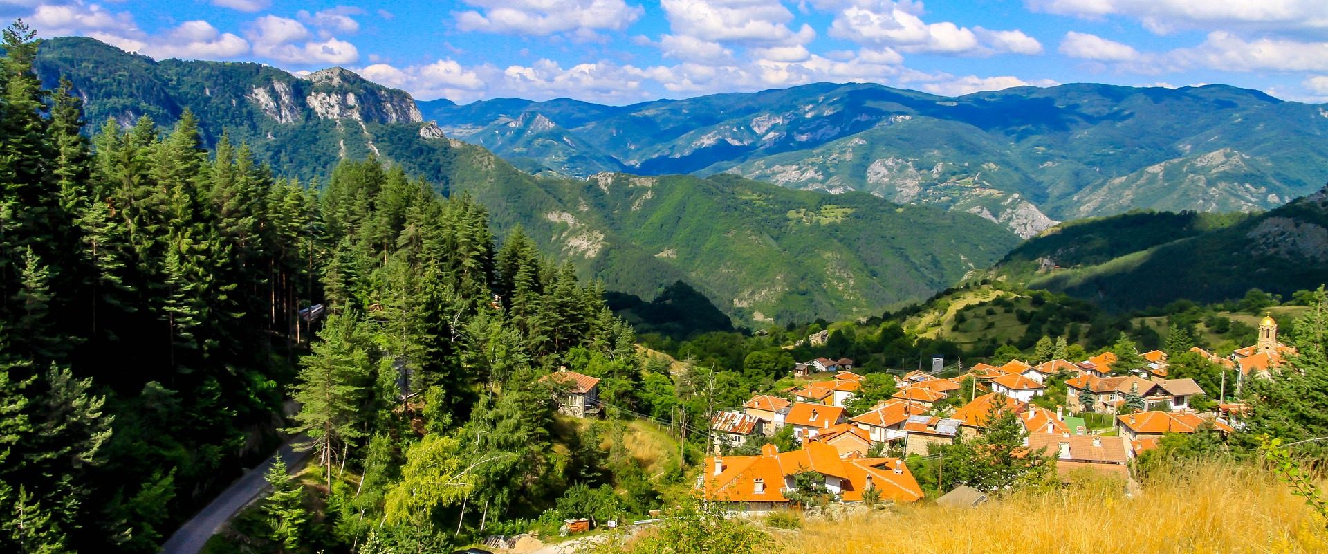 houses in a beautiful setting - expats living in bulgaria
